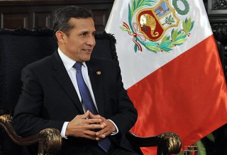 Ollanta -Humala -bandera -320x 219