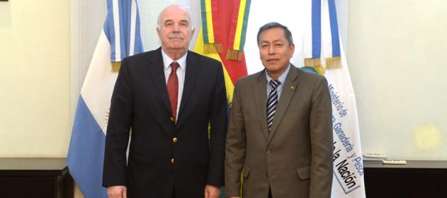 Ministro Casamiquela Recibió Al Embajador De Bolivia En Argentina
