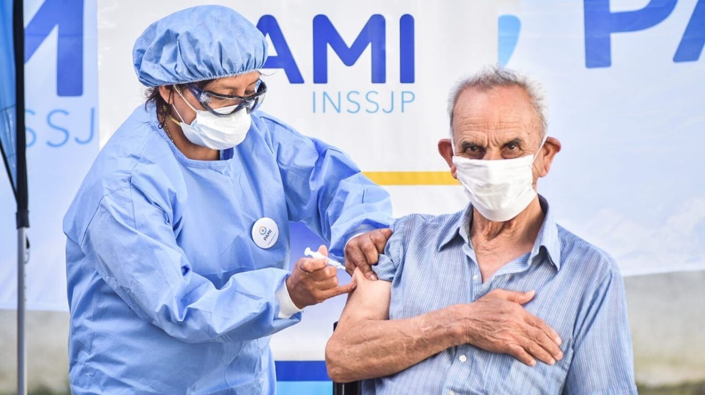 Buenos Aires comenzó la vacunación a mayores de 70 años