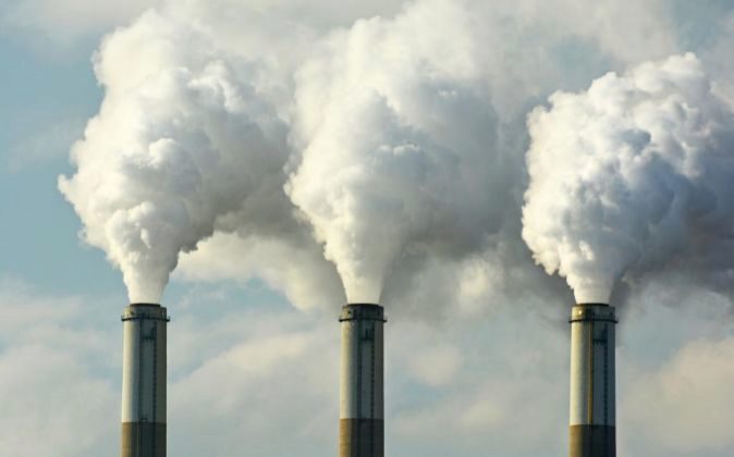 Emisiones de carbono a la atmósfera retrocedieron en 2020
