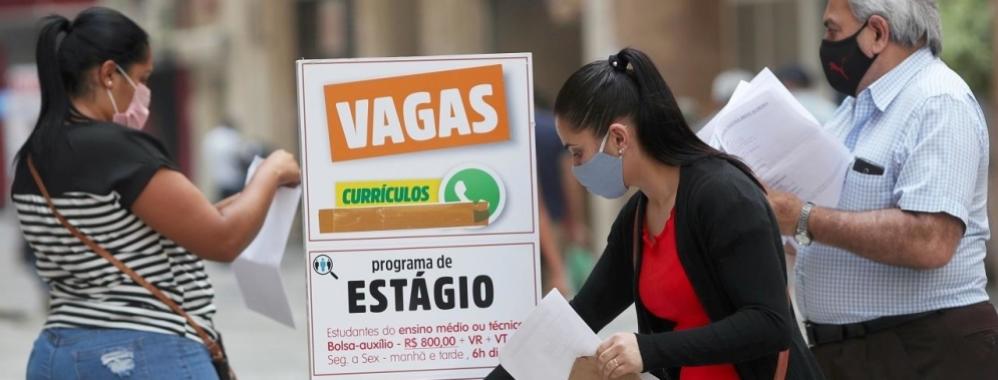 Brasil reanuda los subsidios a los más pobres con la pandemia agravada
