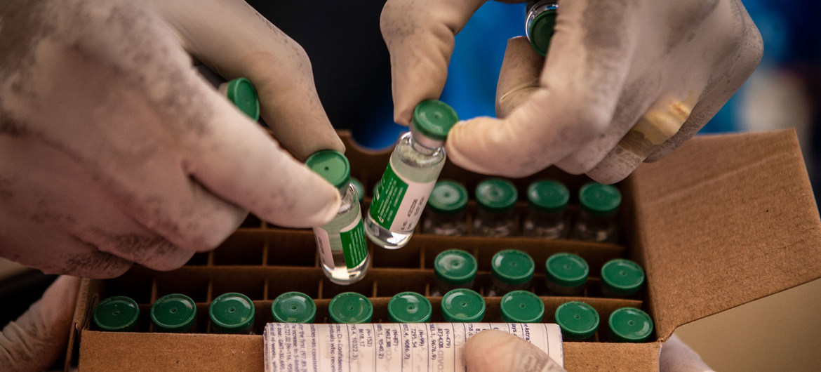 La OMS urge a las farmacéuticas a donar dosis de las vacunas del COVID-19 antes de los previsto 
