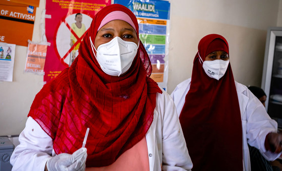 La crisis de vacunas COVID-19 denota “una desigualdad espantosa que perpetúa la pandemia”, alerta el jefe de la OMS