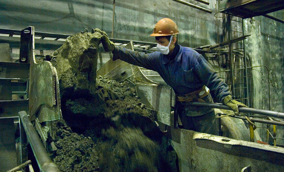 Los beneficios de los recursos minerales deben llegar a todo el mundo no solo a las elites, afirma Guterres