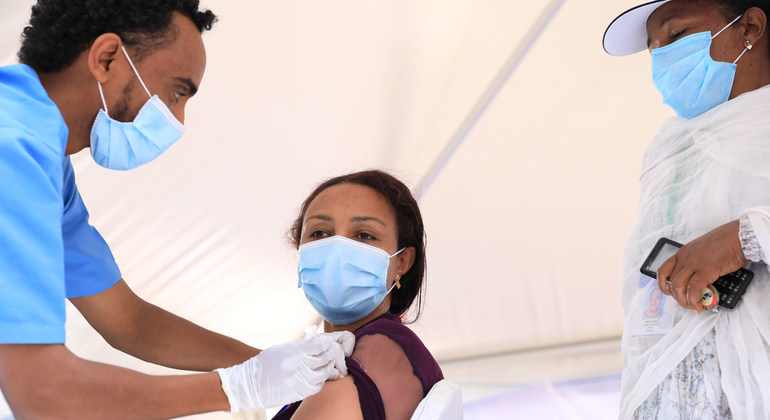 COVID-19: Nueva iniciativa de 50.000 millones de dólares para acabar con la pandemia y asegurar la recuperación mundial