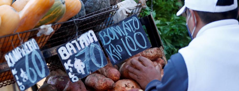 Analistas ven una inflación en Argentina de 48,2% para 2021 y prevén que la economía crecería 6,8%