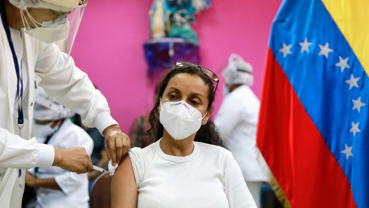 Venezuela reporta 74 % de su población vacunada contra la COVID-19
