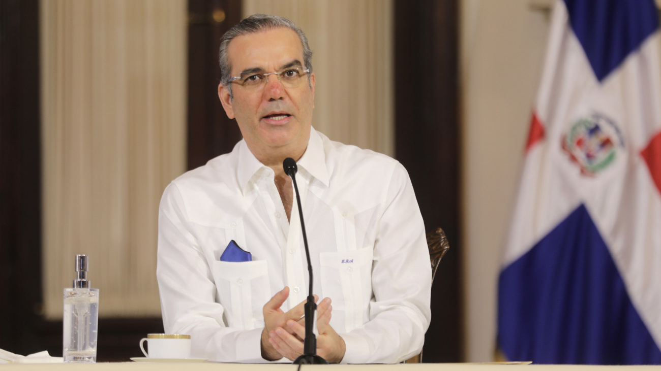 Presidente dominicano suspende uso de la mascarilla y otras restricciones por COVID-19