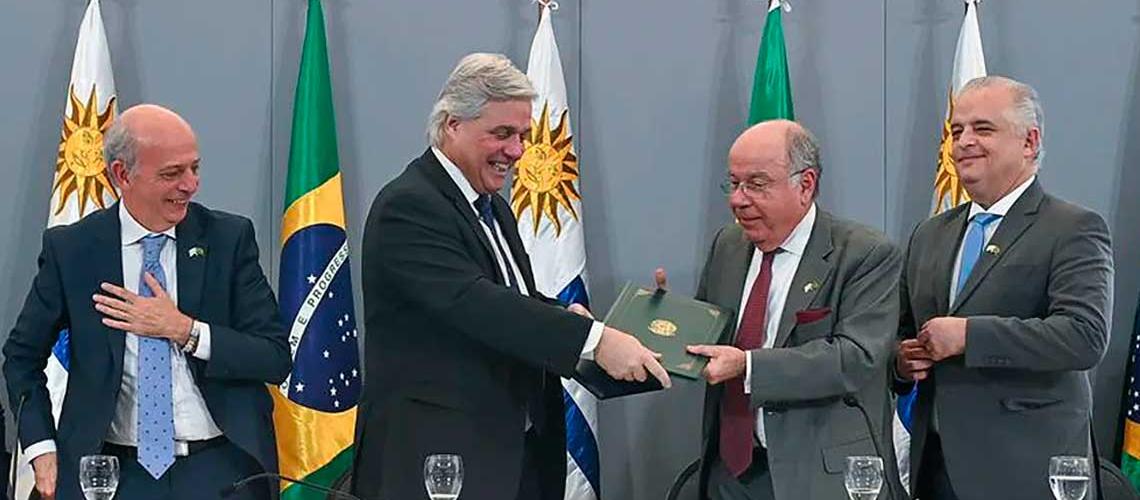 Uruguay y Brasil firman la binacionalidad del Aeropuerto de Rivera