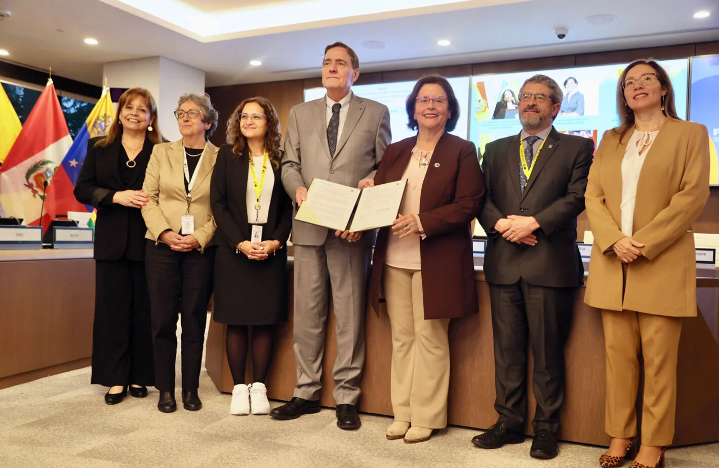 OPS y Organismo Andino de Salud renuevan acuerdo para mejorar la salud de la población de Bolivia, Chile, Colombia, Ecuador, Perú y Venezuela
