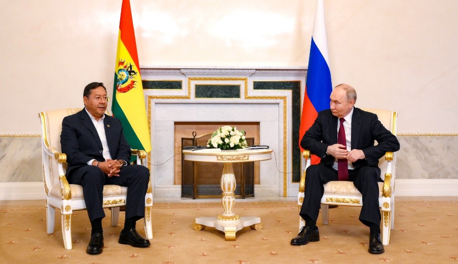 Putin recibe al presidente de Bolivia en el Palacio de Constantino de San Petersburgo