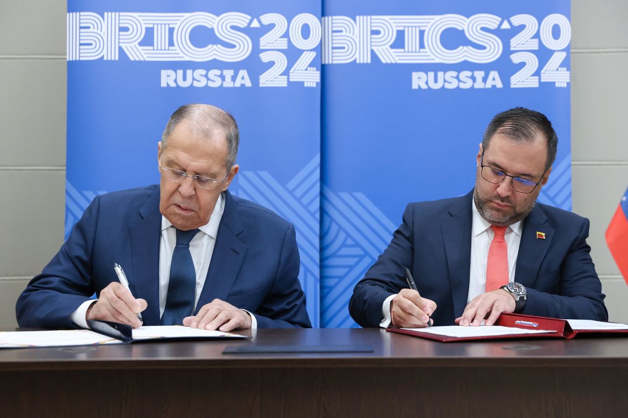 Rusia y Venezuela firman acuerdo para contrarrestar efectos de sanciones