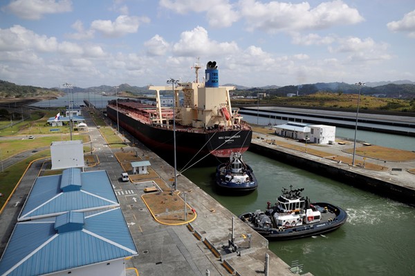 Tránsitos en el Canal de Panamá alcanzan su máximo en ocho meses en junio