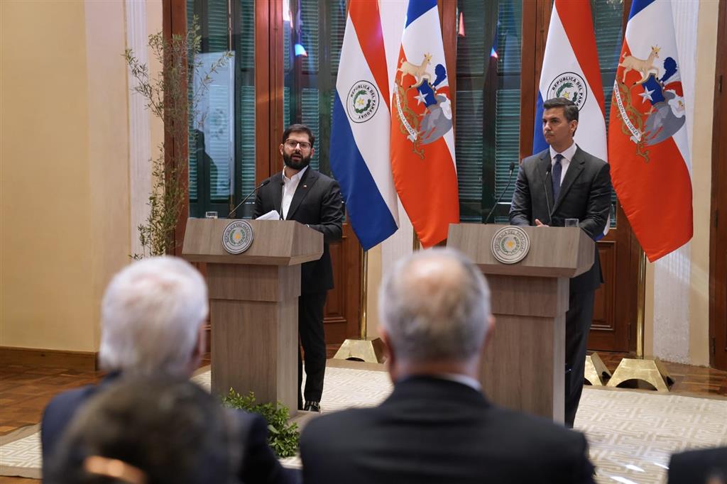 Chile y Paraguay acuerdan fomentar inversiones e integración vial en reunión bilateral