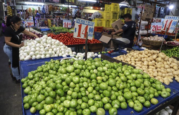 Inflación interanual en México desacelera más de lo esperado en primera quincena de noviembre