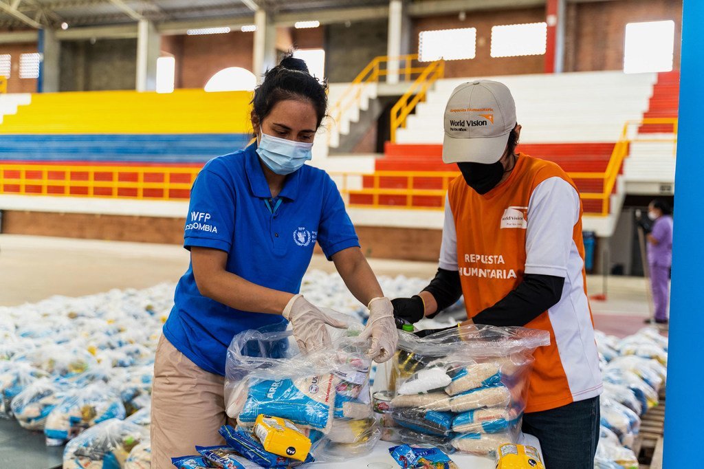 El PMA distribuye canastas con comida entre las poblaciones vulnerables en Colombia.