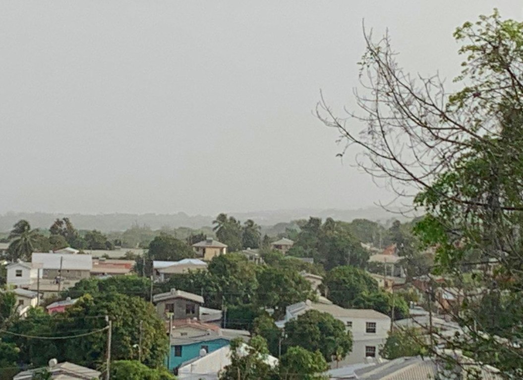 Una nube de polvo del Sahara oscurece los cielos del Caribe en 2020.