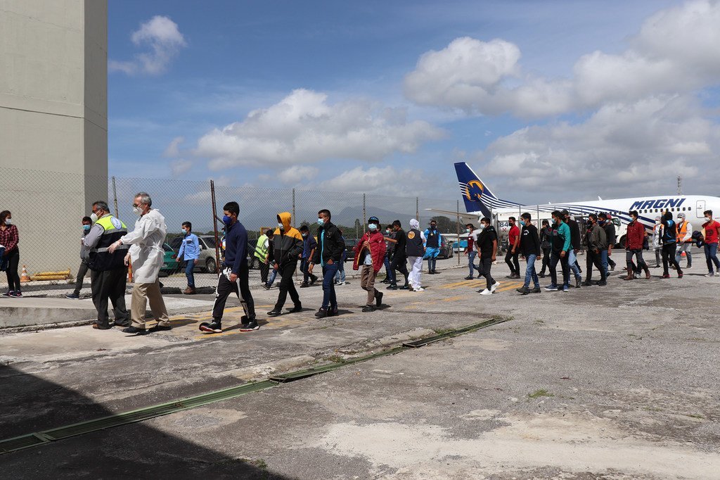 Centro de acogida para la población retornada, situado cerca del aeropuerto de la fuerza aérea guatemalteca, en Ciudad de Guatemala.