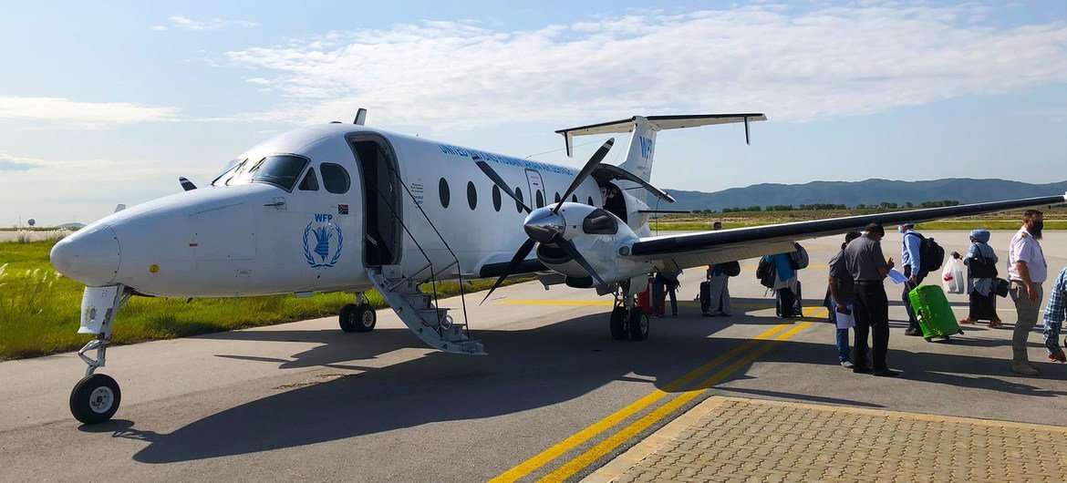 El Servicio Aéreo Humanitario de la ONU hizo su primer vuelo con ayuda de emergencia de Islamabad a Kabul desde la toma del poder por el Talibán.