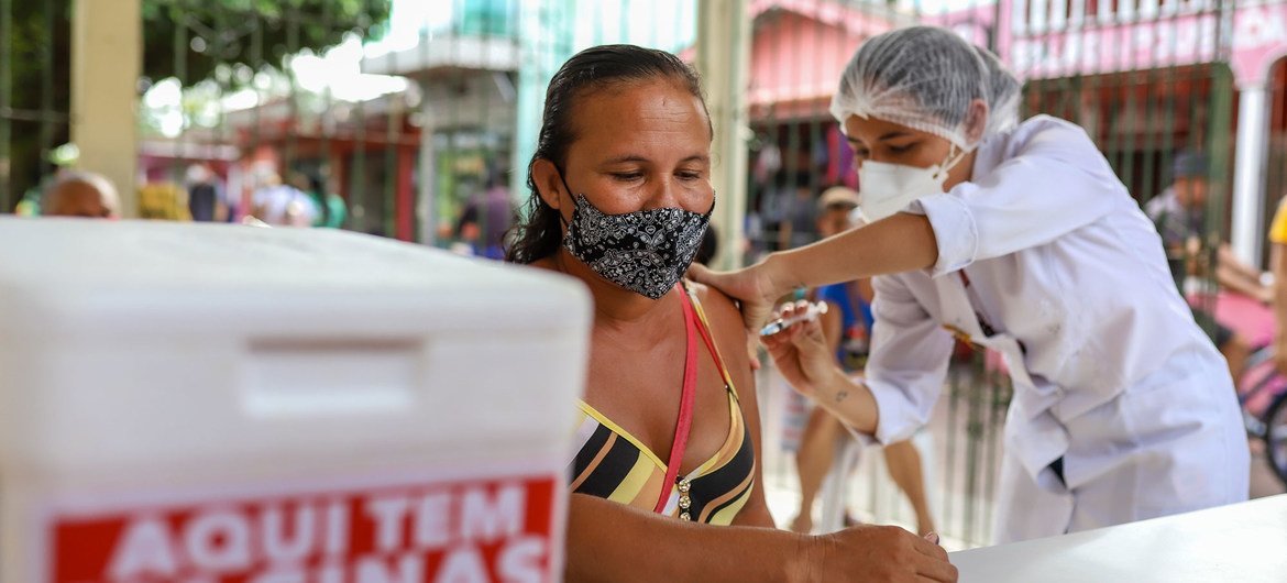 Campaña de vacunación contra el COVID-19 en Brasil.