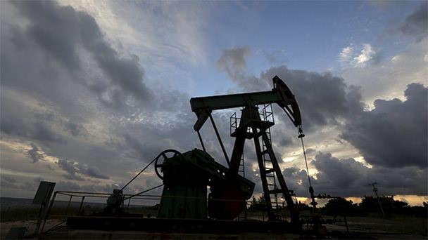 Precio Del Petróleo Cae Con El Mercado Concentrado En Los Excedentes